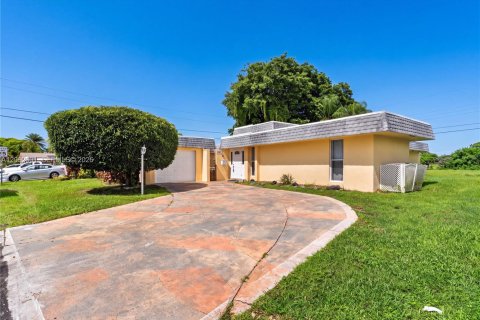 Casa en Tamarac, Florida 3 dormitorios, 182.27 m2 № 2380180