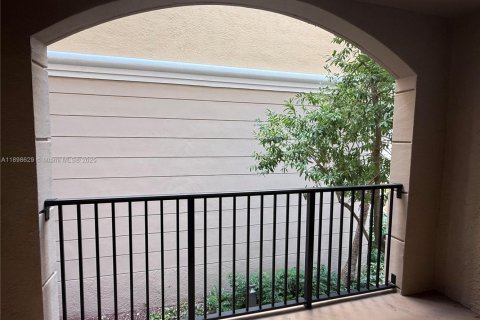 Condominio en alquiler en Sunny Isles Beach, Florida, 1 dormitorio, 62.52 m2 № 1952163 - foto 4