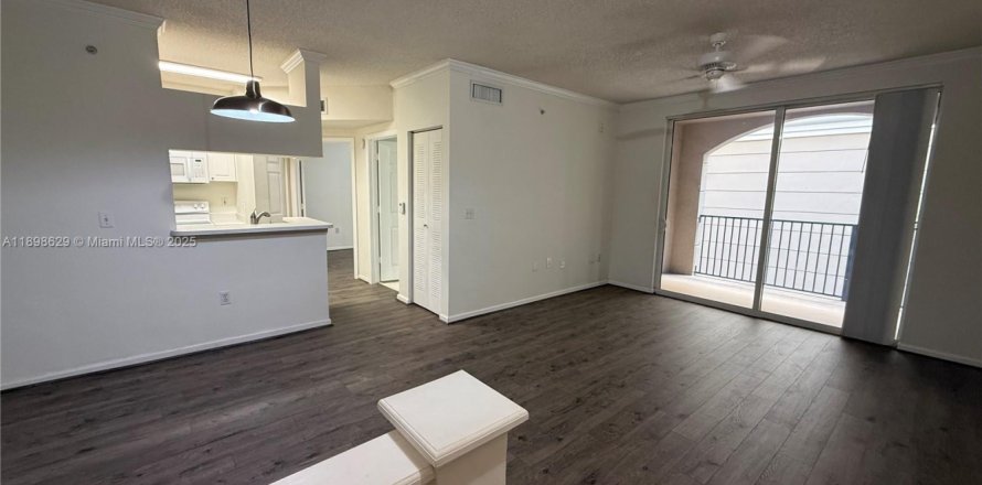 Condominio en Sunny Isles Beach, Florida, 1 dormitorio  № 1952163