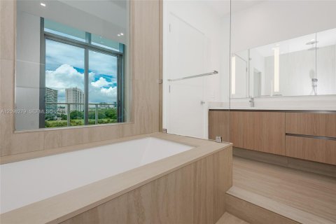 Condo in North Miami, Florida, 1 bedroom № 2399965 - photo 21