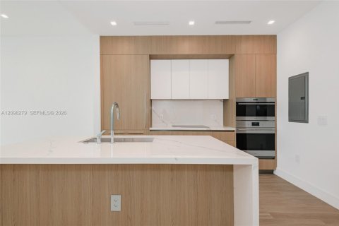 Condo in North Miami, Florida, 1 bedroom № 2399965 - photo 11