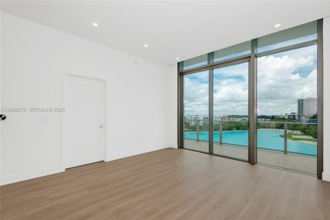 Condo in North Miami, Florida, 1 bedroom № 2399965 - photo 2