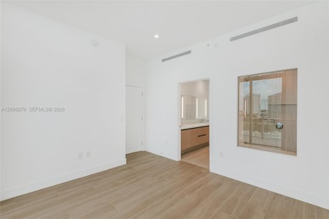 Condo in North Miami, Florida, 1 bedroom № 2399965 - photo 18