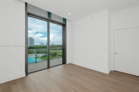 Condo in North Miami, Florida, 1 bedroom № 2399965 - photo 16