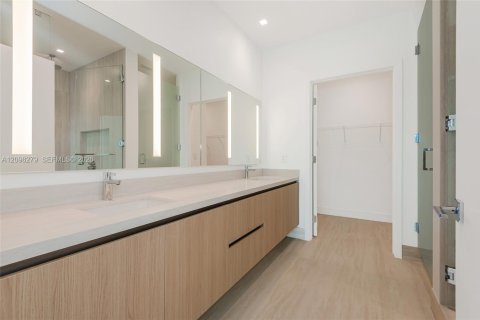 Condo in North Miami, Florida, 1 bedroom № 2399965 - photo 19
