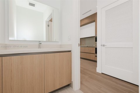 Condo in North Miami, Florida, 1 bedroom № 2399965 - photo 13