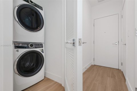 Condo in North Miami, Florida, 1 bedroom № 2399965 - photo 14