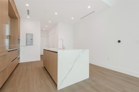 Condo in North Miami, Florida, 1 bedroom № 2399965 - photo 10