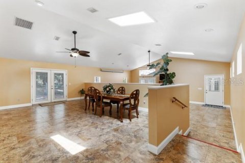 House in High Springs, Florida 5 bedrooms, 405.61 sq.m. № 1663068 - photo 14