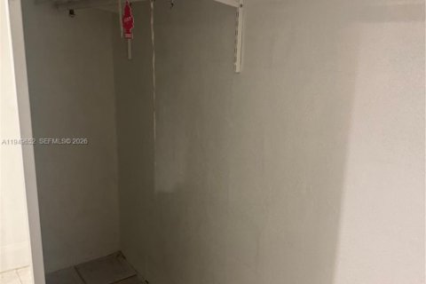 Снять в аренду виллу или дом в Майами, Флорида 2 спальни, 64.29м2, № 2005251 - фото 8