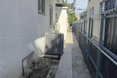 Снять в аренду виллу или дом в Майами, Флорида 2 спальни, 64.29м2, № 2005251 - фото 3