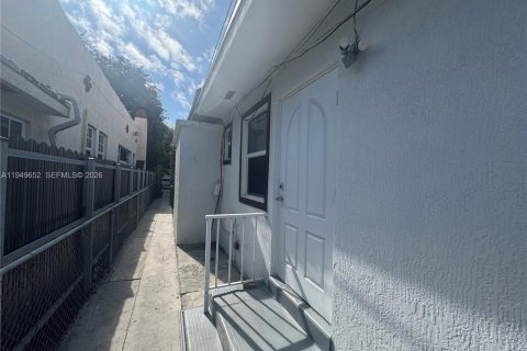 Снять в аренду виллу или дом в Майами, Флорида 2 спальни, 64.29м2, № 2005251 - фото 4