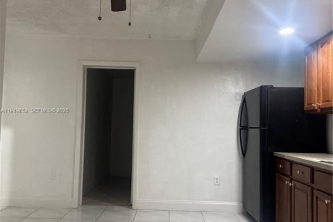 Снять в аренду виллу или дом в Майами, Флорида 2 спальни, 64.29м2, № 2005251 - фото 5