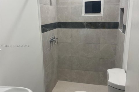 Снять в аренду виллу или дом в Майами, Флорида 2 спальни, 64.29м2, № 2005251 - фото 9