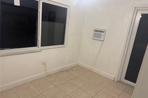 Снять в аренду виллу или дом в Майами, Флорида 2 спальни, 64.29м2, № 2005251 - фото 10