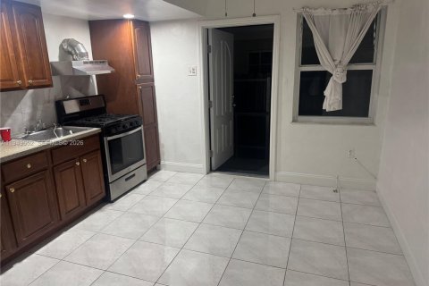 Снять в аренду виллу или дом в Майами, Флорида 2 спальни, 64.29м2, № 2005251 - фото 6