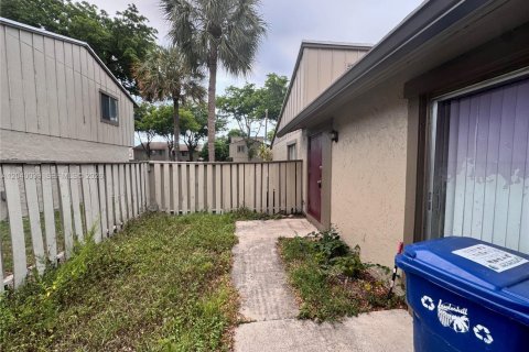 Villa ou maison à louer à Lauderhill, Floride: 2 chambres, 80.64 m2 № 2086176 - photo 12