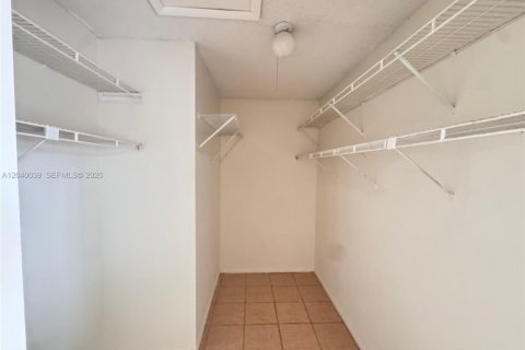 Villa ou maison à louer à Lauderhill, Floride: 2 chambres, 80.64 m2 № 2086176 - photo 10