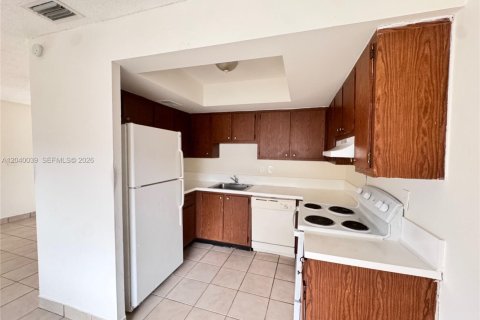 Villa ou maison à louer à Lauderhill, Floride: 2 chambres, 80.64 m2 № 2086176 - photo 4