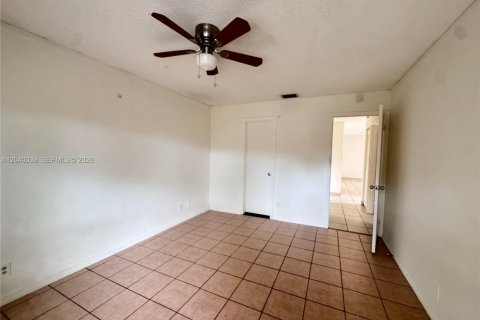 Villa ou maison à louer à Lauderhill, Floride: 2 chambres, 80.64 m2 № 2086176 - photo 11