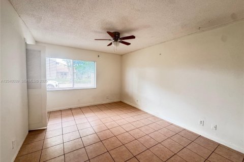 Villa ou maison à louer à Lauderhill, Floride: 2 chambres, 80.64 m2 № 2086176 - photo 9