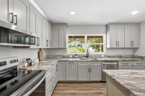 House in Inverness, Florida 3 bedrooms, 185.53 sq.m. № 2231921 - photo 10