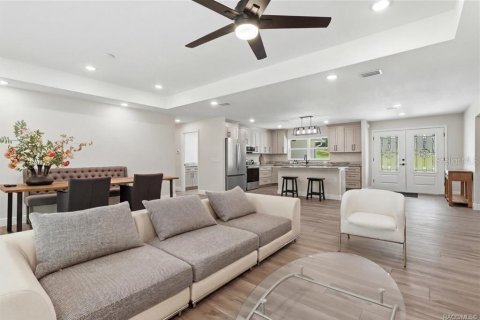 House in Inverness, Florida 3 bedrooms, 185.53 sq.m. № 2231921 - photo 13