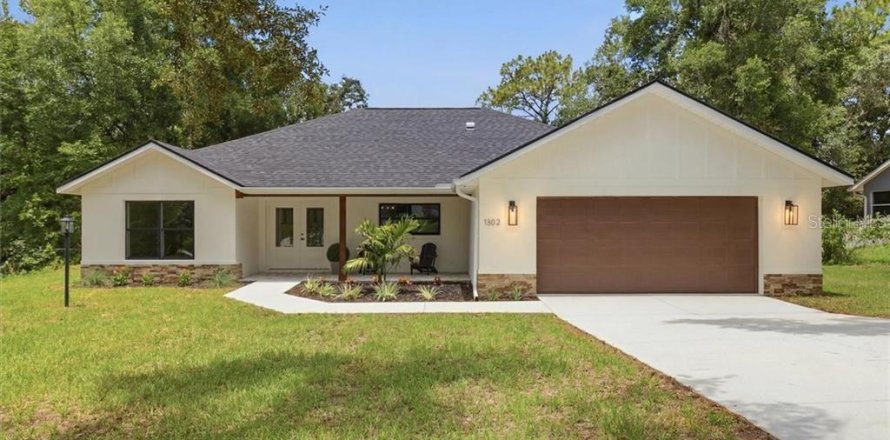 House in Inverness, Florida 3 bedrooms, 185.53 sq.m. № 2231921
