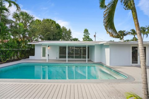 House in Fort Lauderdale, Florida 3 bedrooms № 1844110 - photo 1