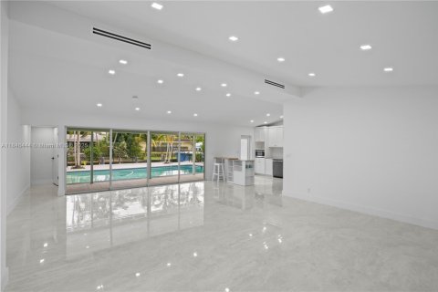 House in Fort Lauderdale, Florida 3 bedrooms № 1844110 - photo 10