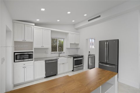 House in Fort Lauderdale, Florida 3 bedrooms № 1844110 - photo 22