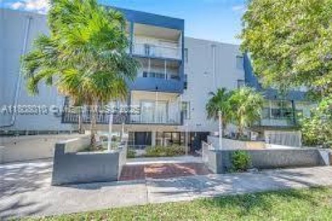 Condominio en venta en North Miami Beach, Florida, 1 dormitorio, 86.4 m2 № 1748314 - foto 1