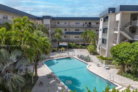Condominio en venta en North Miami Beach, Florida, 1 dormitorio, 86.4 m2 № 1748314 - foto 12