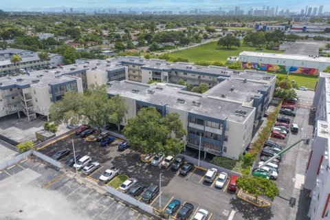 Condominio en venta en North Miami Beach, Florida, 1 dormitorio, 86.4 m2 № 1748314 - foto 14