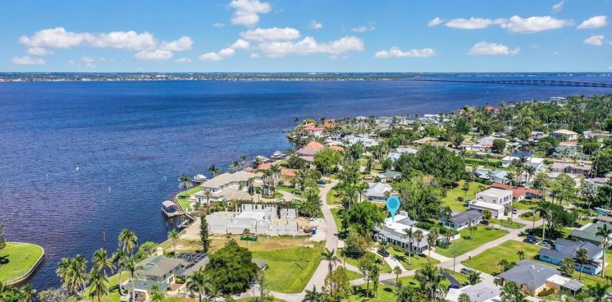 Villa ou maison à Fort Myers, Floride 5 chambres, 376.07 m2 № 1917694