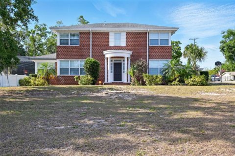 House in Winter Haven, Florida 4 bedrooms, 264.21 sq.m. № 1734360 - photo 26