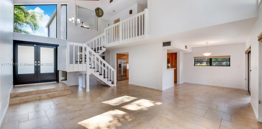 Casa en Miami, Florida 3 dormitorios, 215.53 m2 № 1728558