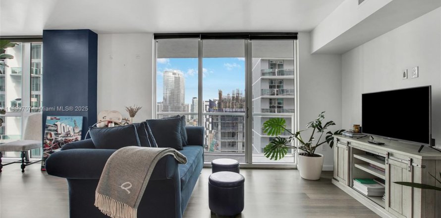 Кондоминиум с 2 спальнями в Майами, Флорида № 1952723