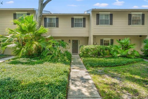 Townhouse in Tampa, Florida 3 bedrooms, 150.22 sq.m. № 1376097 - photo 1