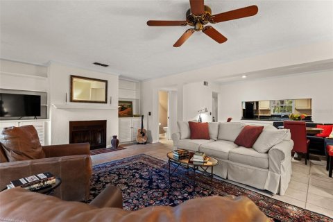 Townhouse in Tampa, Florida 3 bedrooms, 150.22 sq.m. № 1376097 - photo 8