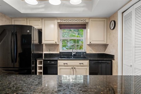 Townhouse in Tampa, Florida 3 bedrooms, 150.22 sq.m. № 1376097 - photo 12