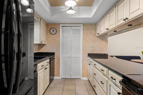 Townhouse in Tampa, Florida 3 bedrooms, 150.22 sq.m. № 1376097 - photo 14