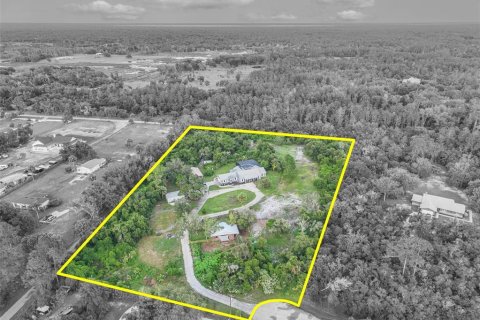 House in Geneva, Florida 3 bedrooms, 210.98 sq.m. № 2285321