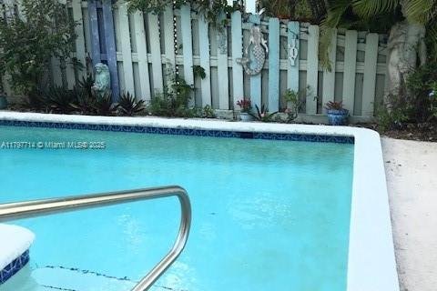 House in Miami, Florida 4 bedrooms, 208.38 sq.m. № 1960101 - photo 3