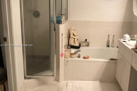 House in Miami, Florida 4 bedrooms, 208.38 sq.m. № 1960101 - photo 23