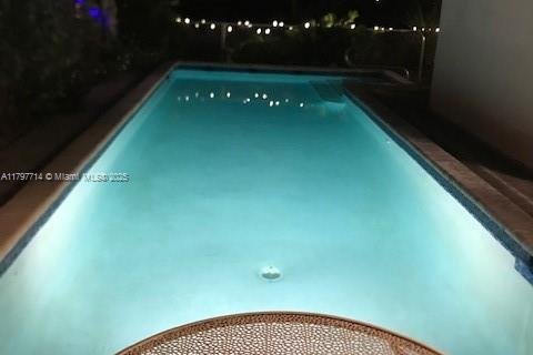 House in Miami, Florida 4 bedrooms, 208.38 sq.m. № 1960101 - photo 7