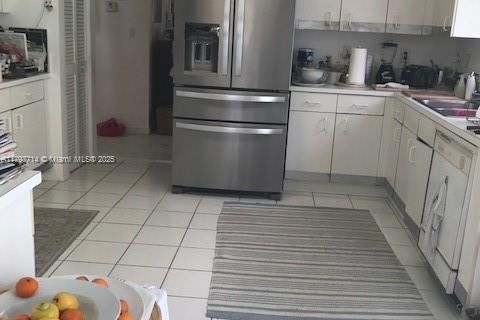 House in Miami, Florida 4 bedrooms, 208.38 sq.m. № 1960101 - photo 21