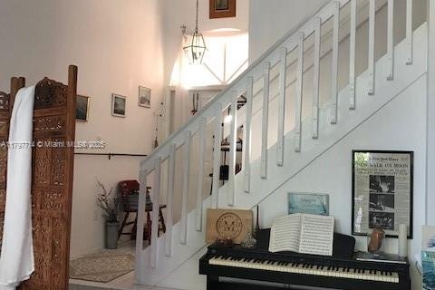 House in Miami, Florida 4 bedrooms, 208.38 sq.m. № 1960101 - photo 22