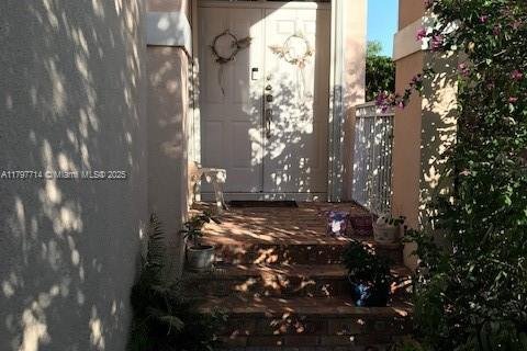 House in Miami, Florida 4 bedrooms, 208.38 sq.m. № 1960101 - photo 18