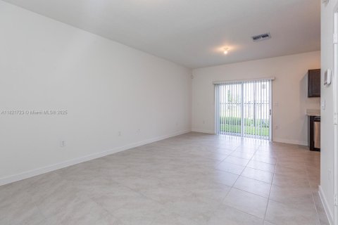 Townhouse in Homestead, Florida 3 bedrooms, 138.24 sq.m. № 1783988 - photo 5